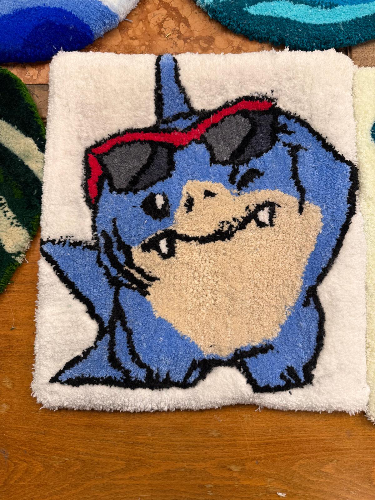 Tapis tufté d'un dinosaure bleu à lunettes de soleil